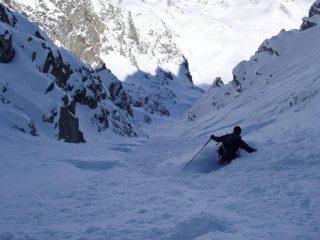 Le prime curve nella polvere profonda.