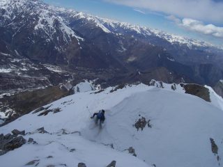 marilena entra dalla porta principale