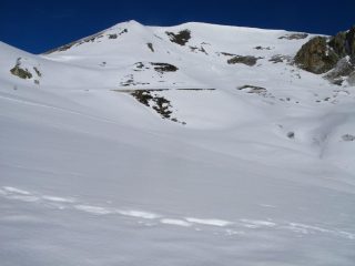 la prima delle due cime che vogliamo salire, il Monte Pelvo m. 2555, osservata dal Rifugio Trofarello (25-3-2008)