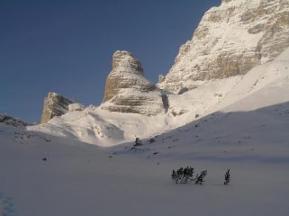 A sx il Corno d'angolo, alla cui dx i due colli