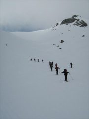 il lungo serpentone in salita