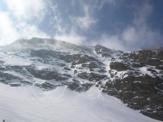 La fascia rocciosa alla base della parete nord