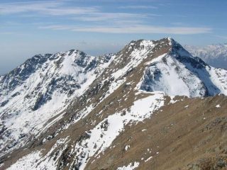 Il Monviso compare dietro la Quinzeina