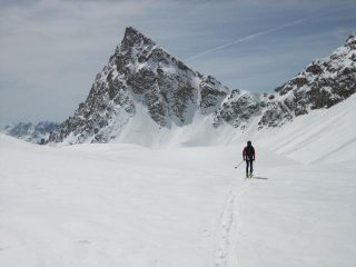 nel tratto pianeggiante a metà discesa