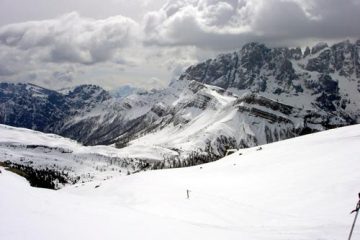 la vista verso il passo valles da circa metà del percorso