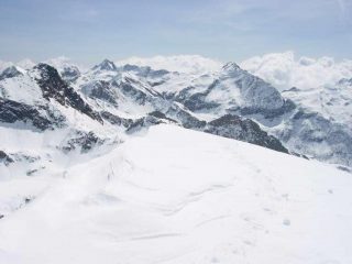 Il Monte Marzo (a dx) dalla Cima