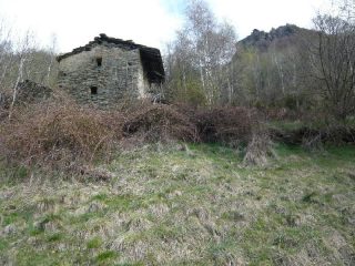 casa torre alla betassa a dx la testa d'pertia 1459m.