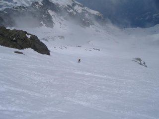 solitudine nell'ampio vallone di discesa