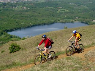 L'arrivo al Moncuni con i laghi di Avigliana