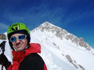 al deposito sci,si guarda la vetta