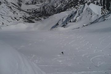 Matteo nella parte alta a picco sulla strada
