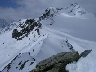 la cresta ovest del Canciano e sullo sfondo lo Scalino