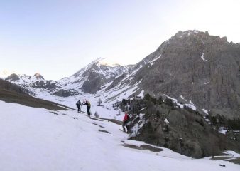 Piano della funivia con vista sul colle 