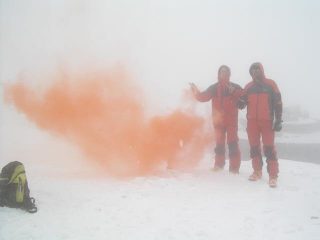 il rosso sangue si confonde con il bianco della tormenta...