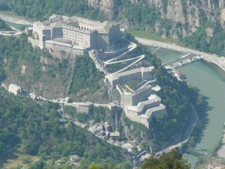 Dalla cima il forte di Bard.