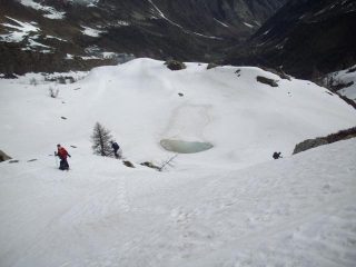 il lago piccolo si scopre pian piano