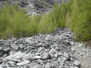 Prima grande frana sulla strada