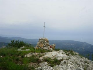 la cima del Bric Aguzzo
