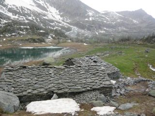 alpe dres e lago sullo sfondo a dx la corbassera