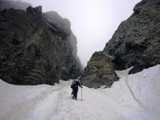 all'imbocco del canale