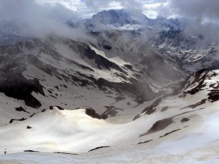 Il vallone di salita visto dalla cima