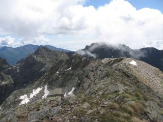 Panorama verso est, dalla vetta del Vailet