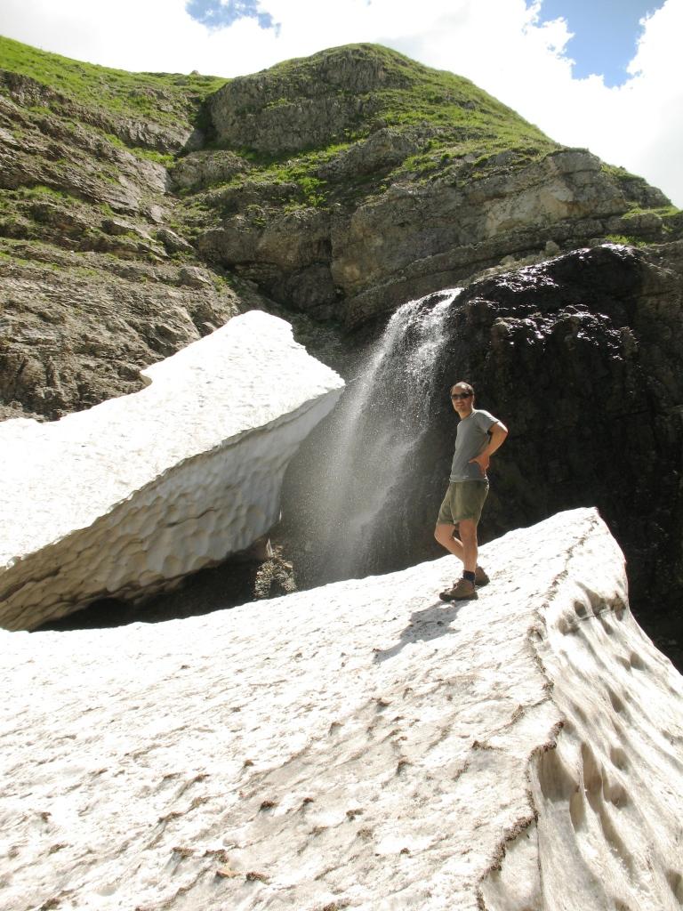 Cascate e neve sopra al Piano di Solagne