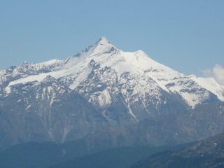 Superba la Grivola innevata.