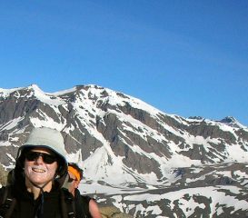 Nella foto del 2006, il versante Est con il canale, la spalla e la paretina della punta Sud