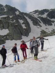 il gruppo con alle spalle uno dei bei canali di discesa