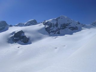 La cima Tuckett e sullo sfondo il Madaccio di Dentro