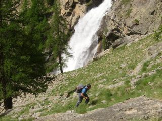 l'attacco è a un centinaio di metri dalla cascata