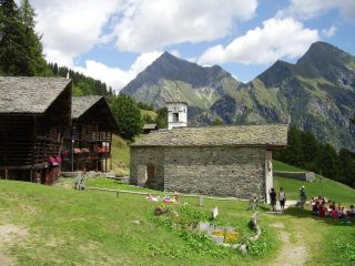 Val d'Otro, sullo sfondo il Taglaferro