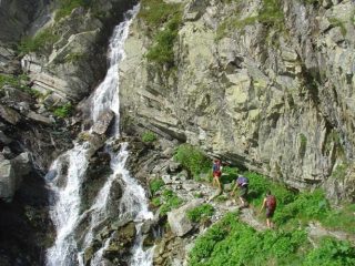 tratto di sentiero sotto il lago superiore