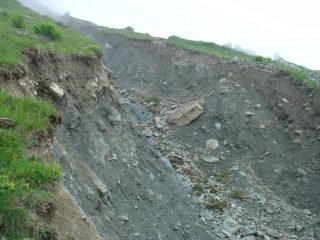 ecco il solco creato dalla frana poco sotto pian del re