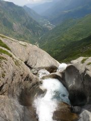 Laggiu' oltre il salto d'acqua e' la valle di Viu'
