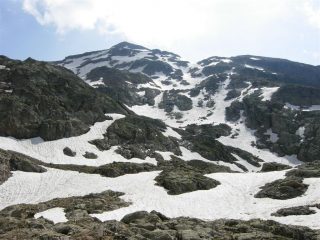 Il versante di salita visto dai laghetti