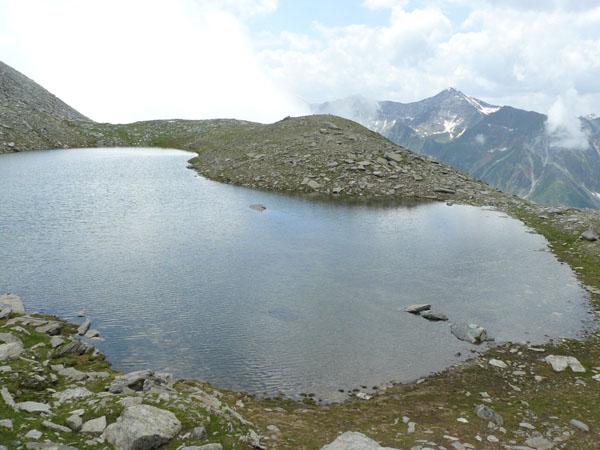 Il lago appeso nella sua conca