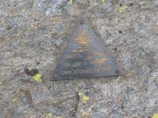 Il triangolino di vetta del CAI di Rivarolo Canavese