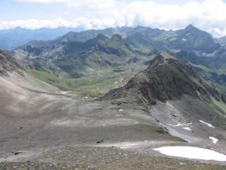 Vista sul Vallone della Reale o Paradis 'dla Real, con lago sullo sfondo