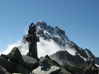 Croce di vetta e Monviso