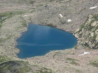 Uno dei laghetti sotto la vetta