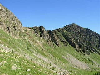 Il Passo Sottano delle Scolettas e Costabella del Piz a destra