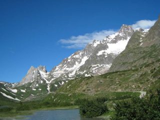 Vista sulle Pyramid Calcaires e sull'Aig.de Glaciers dal Combal
