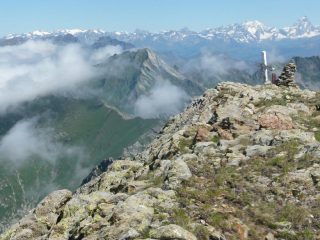 cima del monfandi' ed a sx il m. marzo