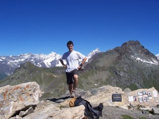 in cima col cervino dietro