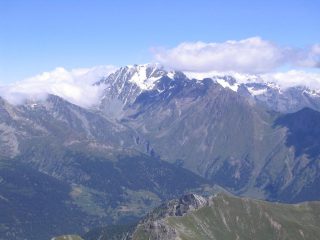 Il Mont Velan e, sulla destra, velato, il Gran Combin dalla vetta