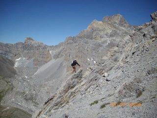 Alberto cerca solida roccia tra gli sfasciumi finali