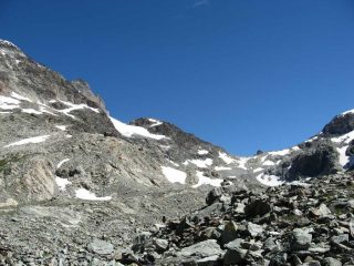 Il rifugio sulla sinistra e il Col Collon