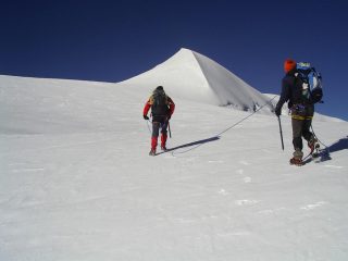 Salita verso la Becca D'Oren (sullo sfondo)